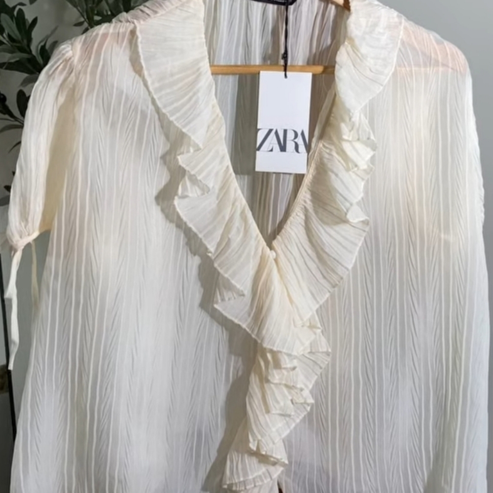 New Zara Plisse Cream Blouse - Picture 2 of 10